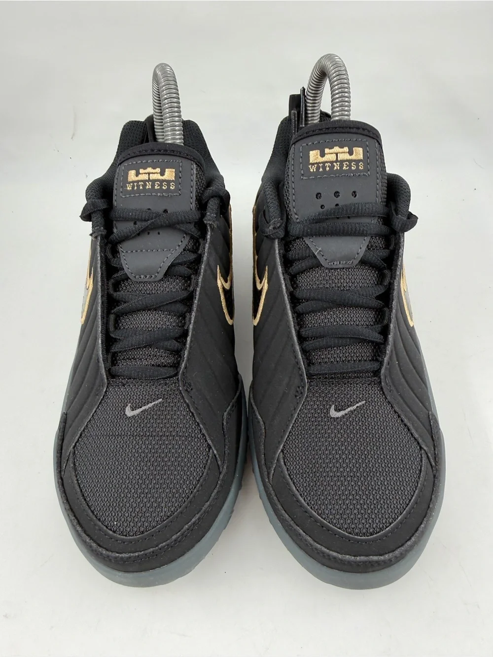 Nike Kid’s LeBron Witness 9 GS -SZ 3 Y- Black Gold Basketball Shoes Sneaker
